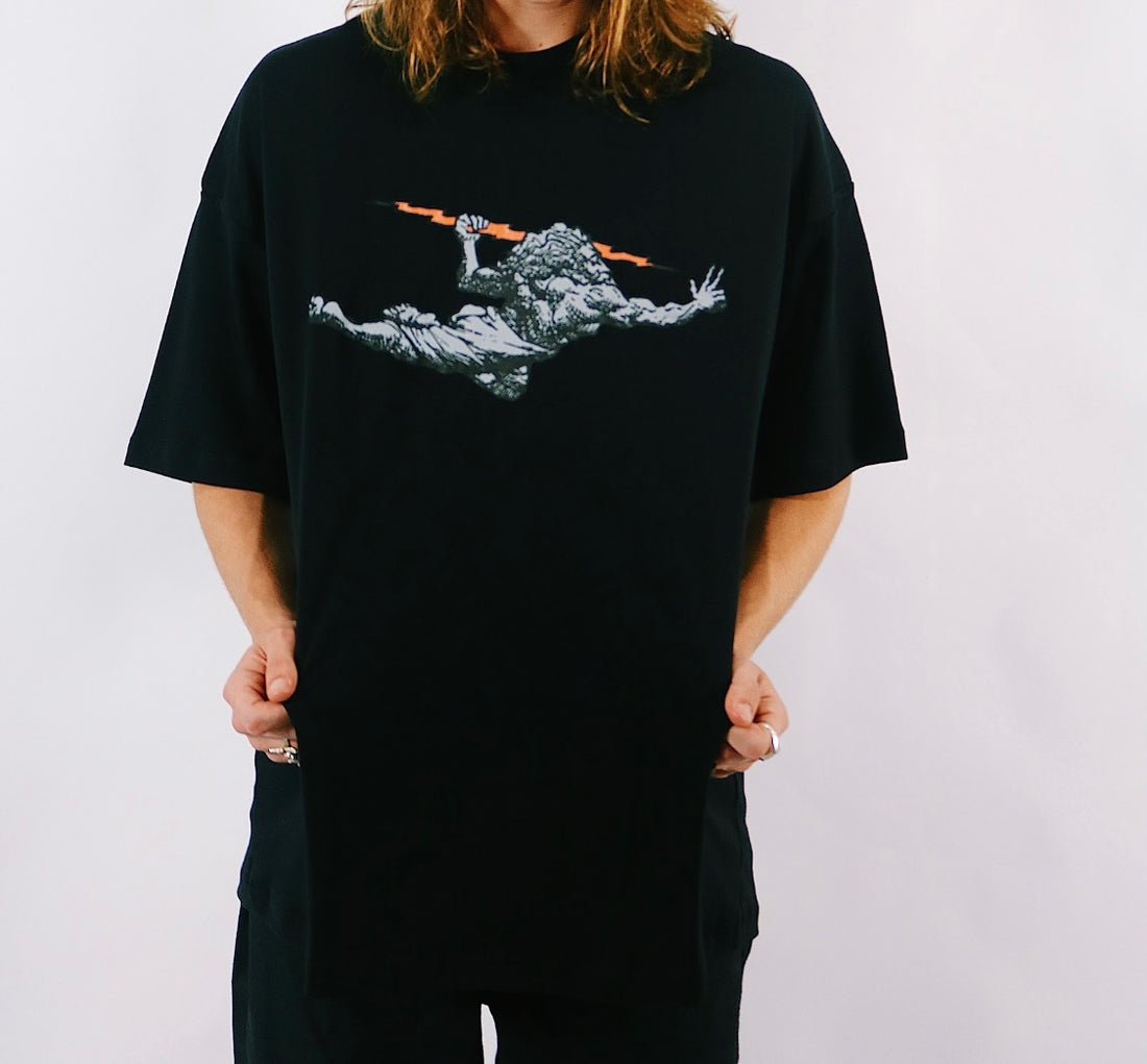 Camiseta preta Thunder Zeus raio laranja